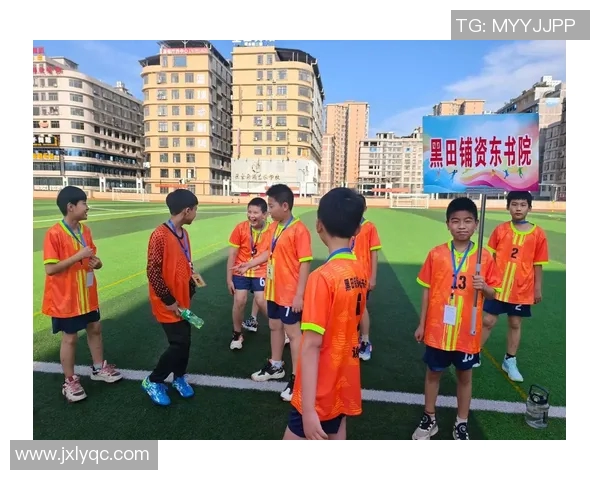 在绿茵场下的秘密人生：揭开幕后足球明星的真实故事