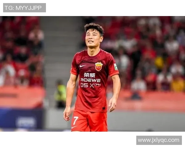 足球场上的霸主外号揭秘那些令人惊叹的足球明星绰号背后的故事与传奇 足球场上的霸主外号揭秘那些令人惊叹的足球明星绰号背后的故事与传奇