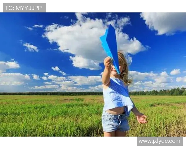 足球明星名字纹身女孩的梦想与追求展现青春的热情与勇气